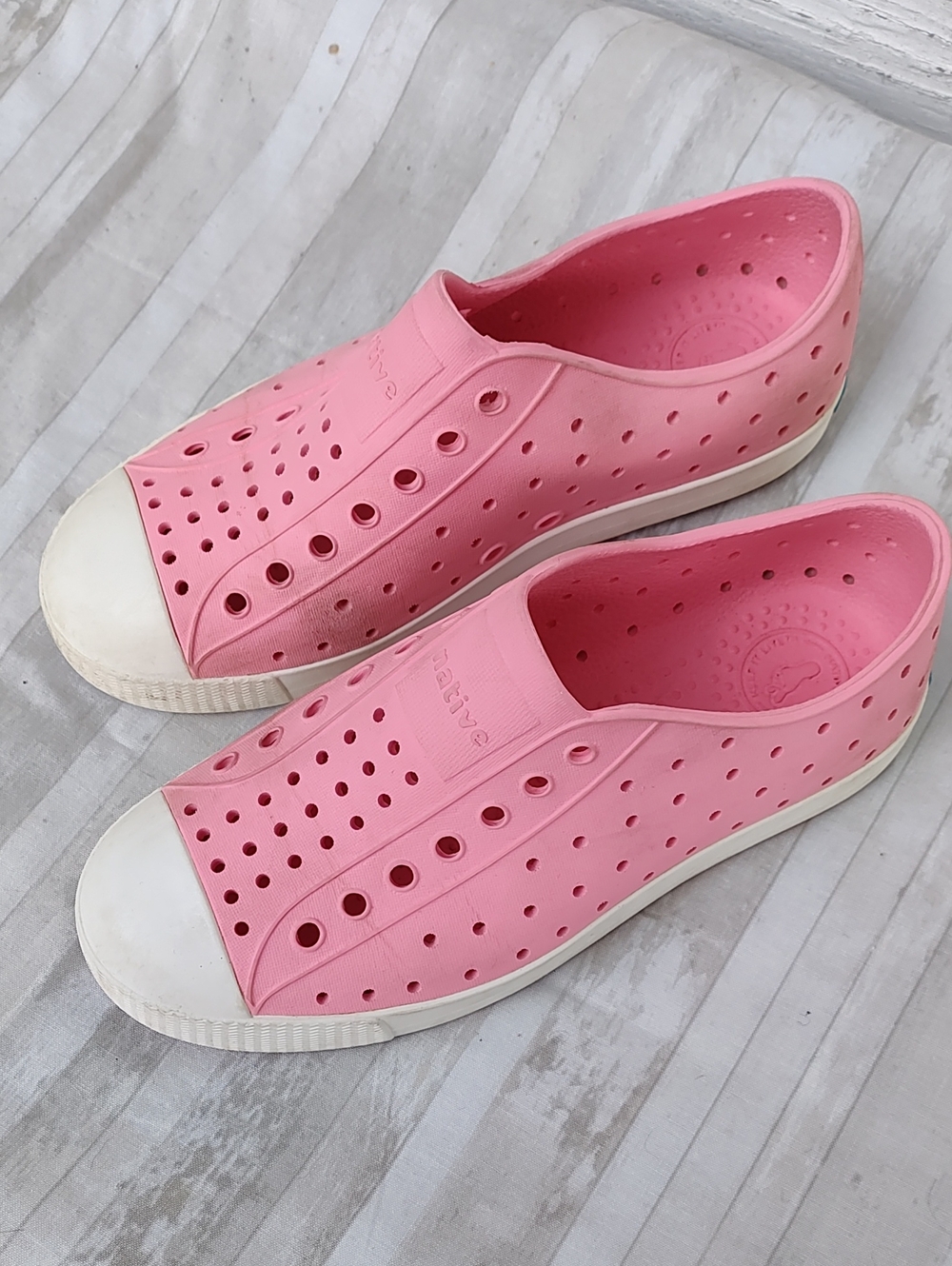Native Jefferson Pink Slip-On Perforated Shoes White Toe Cap, Size J2 Girl's 2